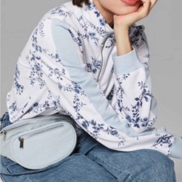 wild fable Tops - Wild Fable quarter zip blue floral sweatshirt sz M